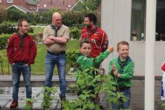 27-04-'19 Vlag hijssen Koningsdag